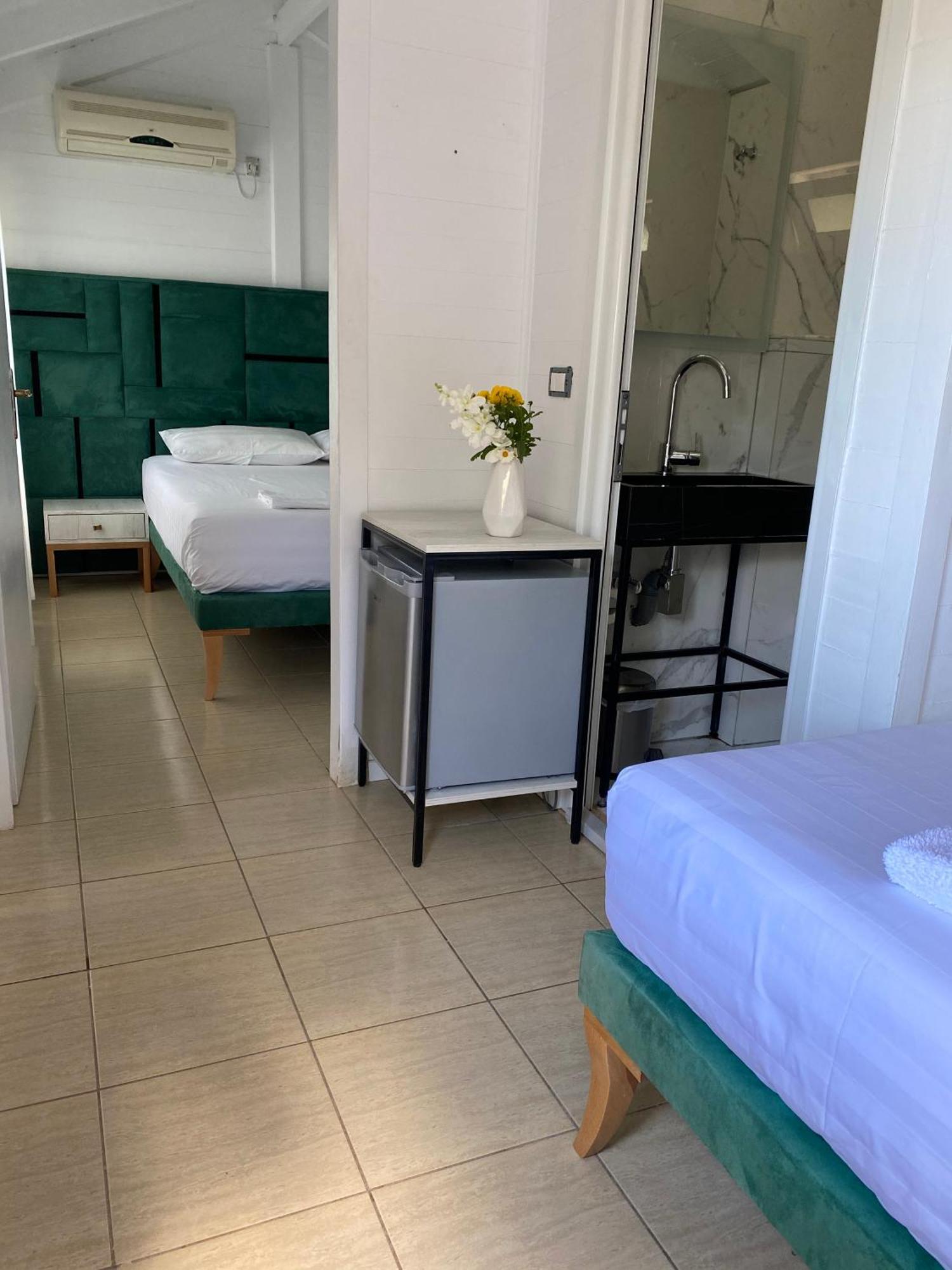 Alevra Hotel Dhërmi Eksteriør billede