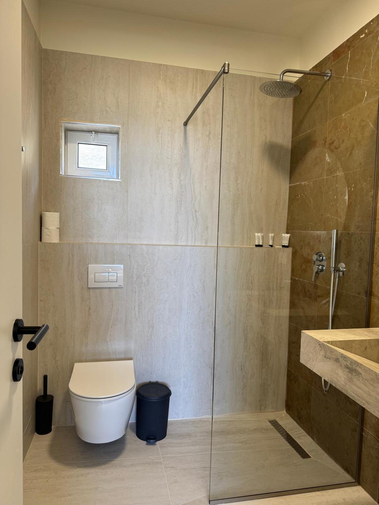 Alevra Hotel Dhërmi Eksteriør billede